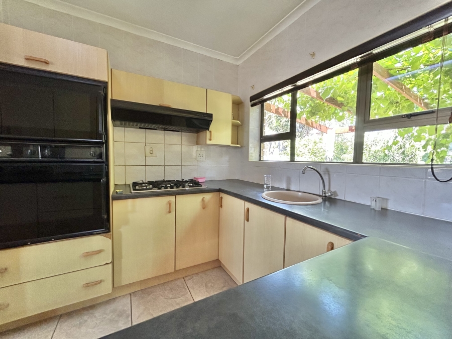 6 Bedroom Property for Sale in Wavecrest Eastern Cape